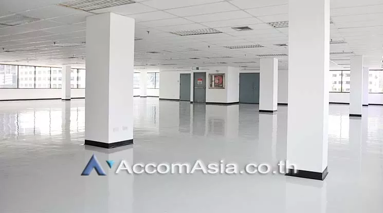 5  Office Space For Rent in Silom ,Bangkok BTS Sala Daeng at Q House Convent AA12145